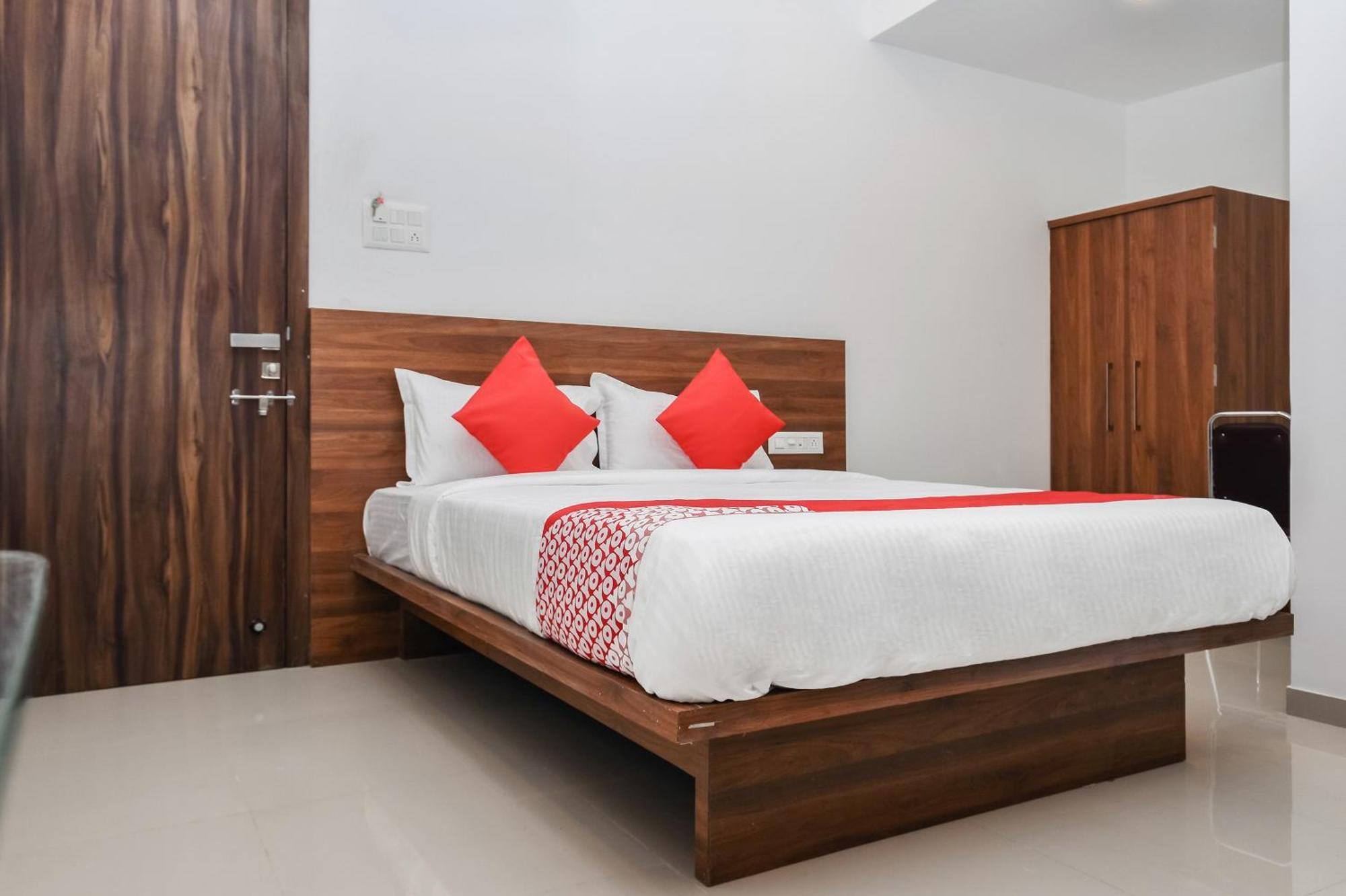 Oyo The Address Hotel Nashik Exterior photo